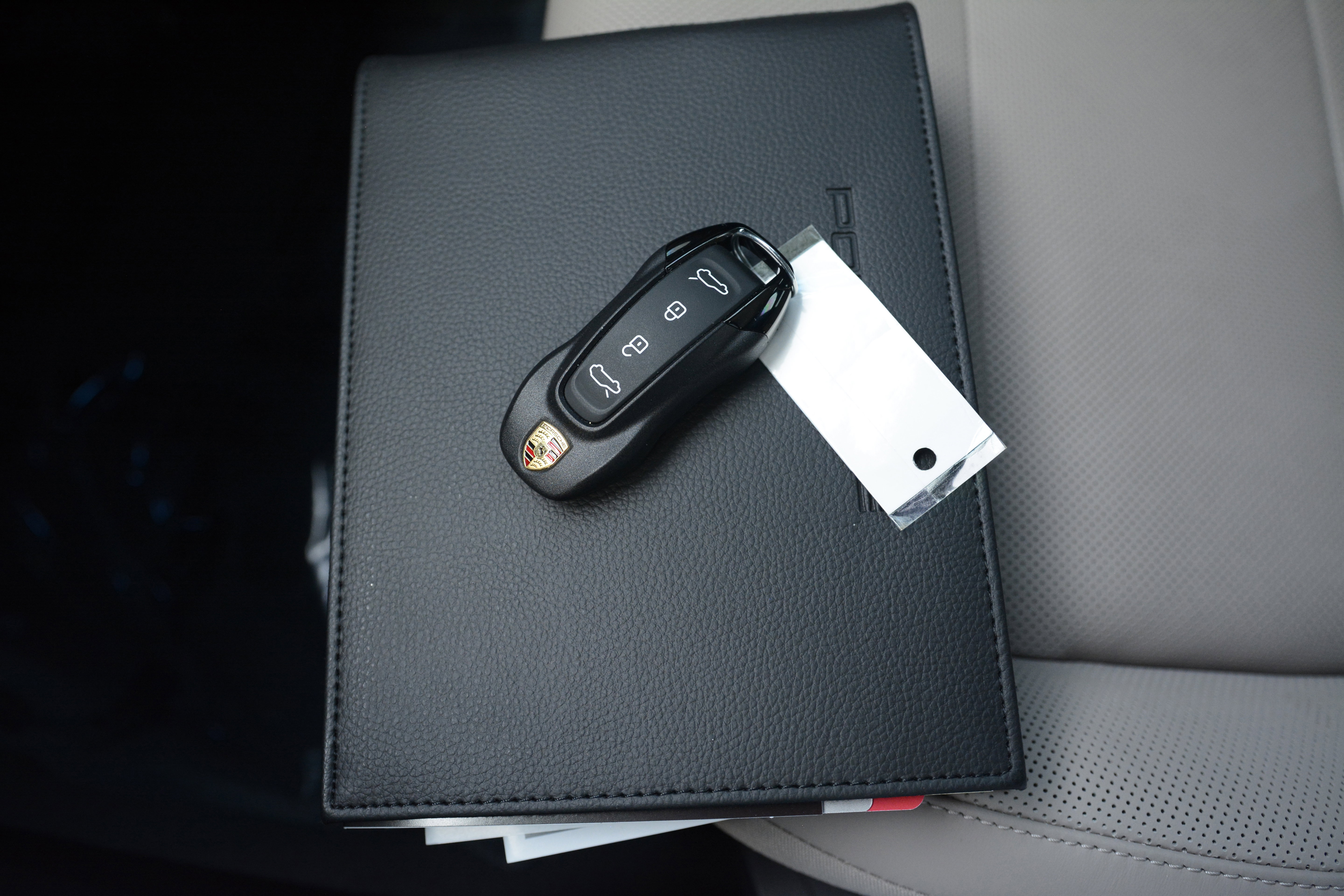 Certified 2025 Porsche Macan 4 Electric image 37