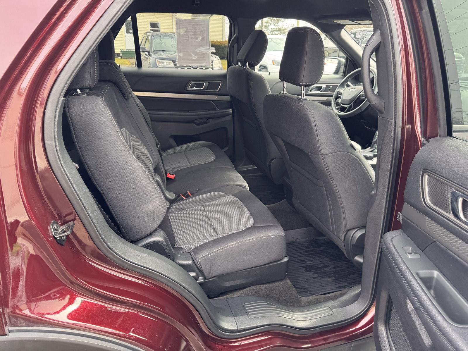 Used 2018 Ford Explorer XLT image 23