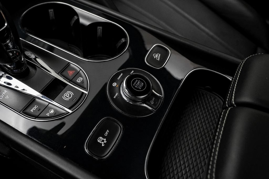 Used 2023 Bentley Bentayga Extended Wheelbase AWD/4WD image 25