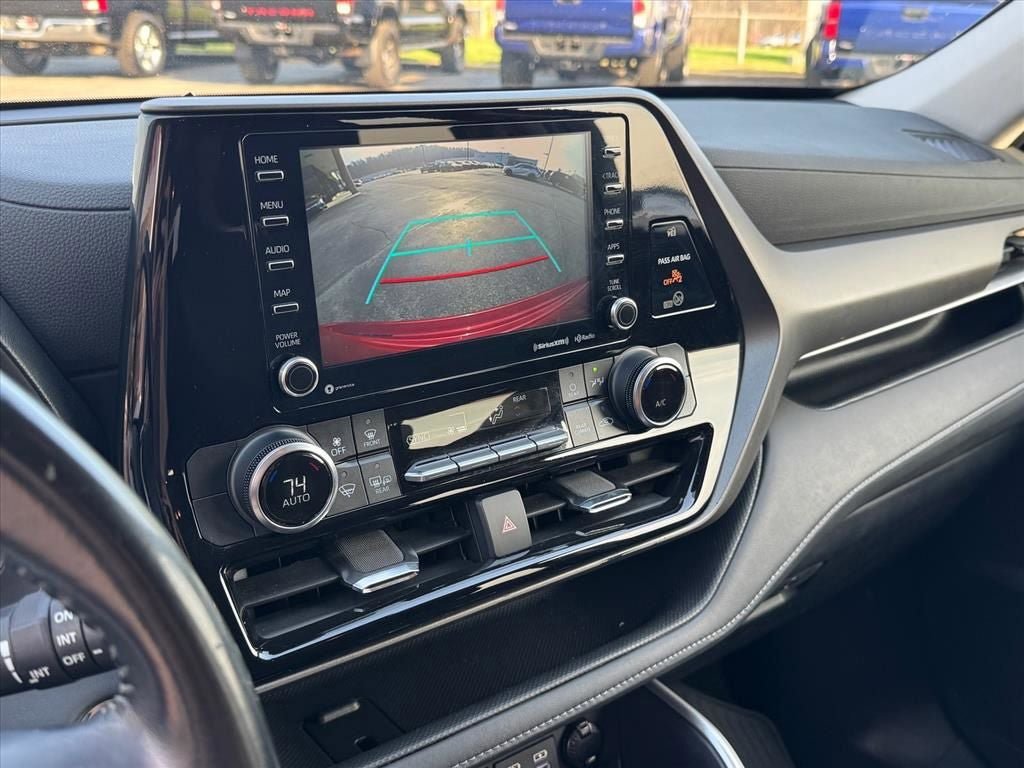 Used 2022 Toyota Highlander LE AWD/4WD image 28