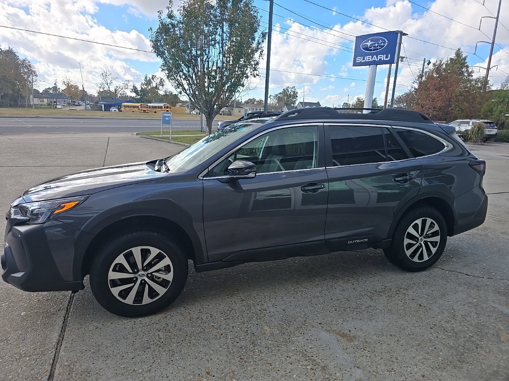Used 2025 Subaru Outback Premium image 7