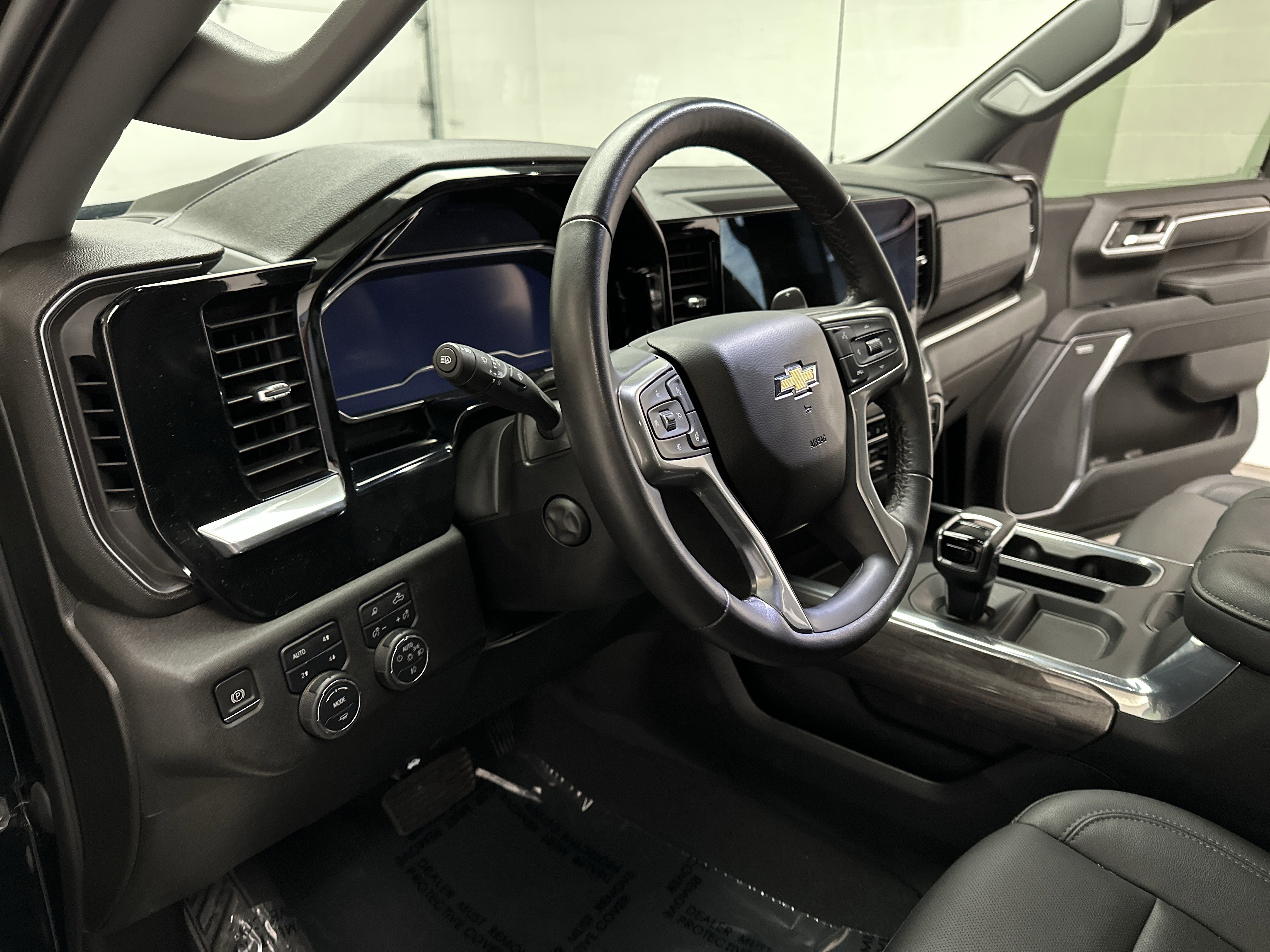 Used 2023 Chevrolet Silverado 1500 LTZ AWD/4WD image 20