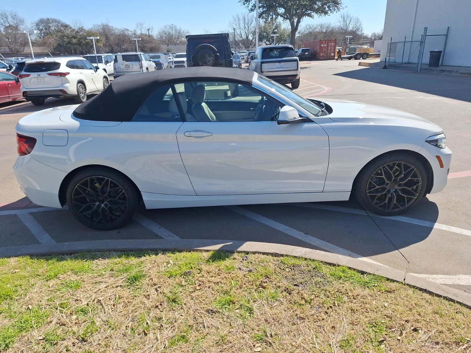Used 2020 BMW 230i Convertible w/ Premium Package image 7