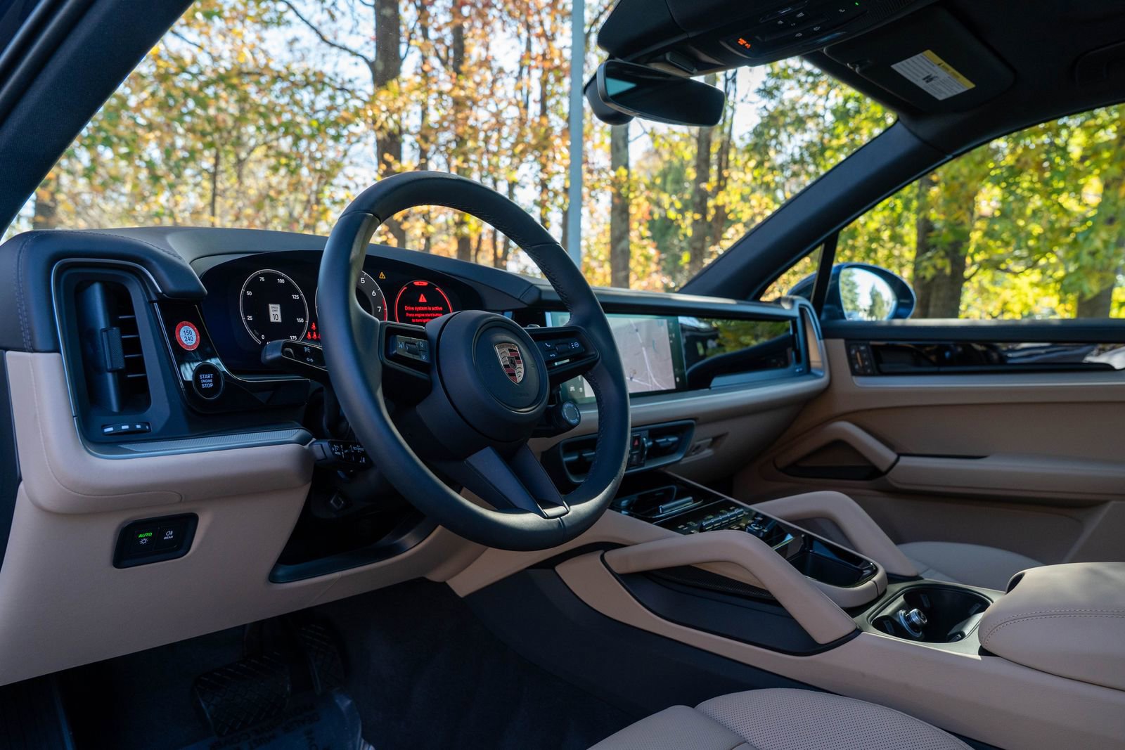 Used 2025 Porsche Cayenne image 4