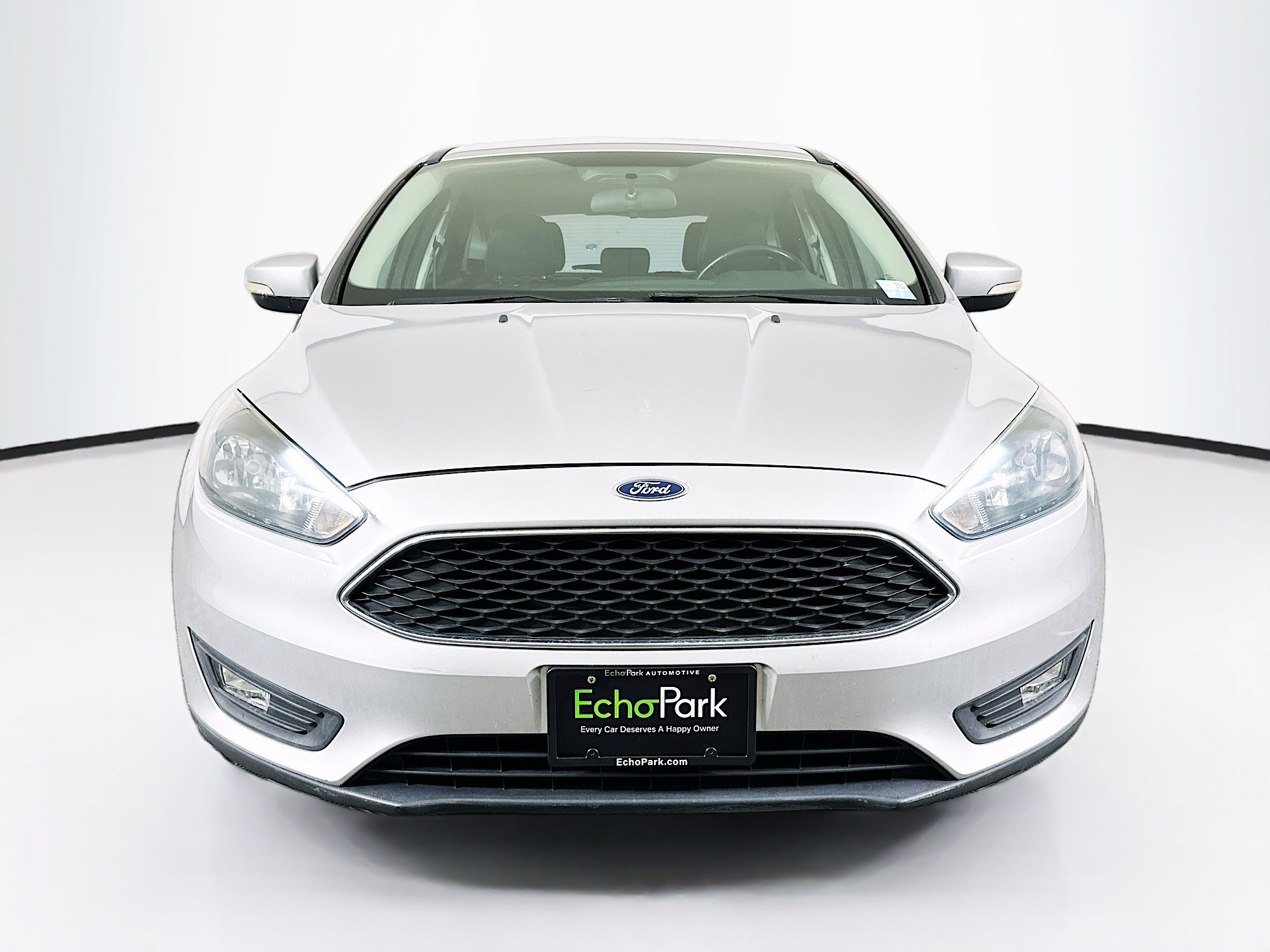 Used 2016 Ford Focus SE w/ Equipment Group 201A FWD image 2