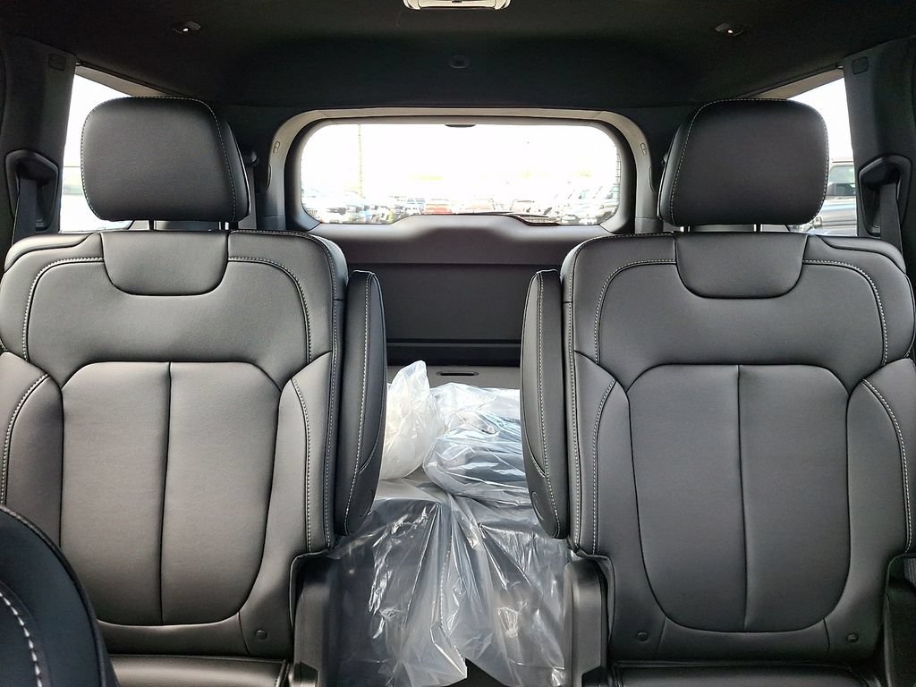 New 2026 Jeep Grand Cherokee L Limited w/ Limited Altitude Package AWD/4WD image 14