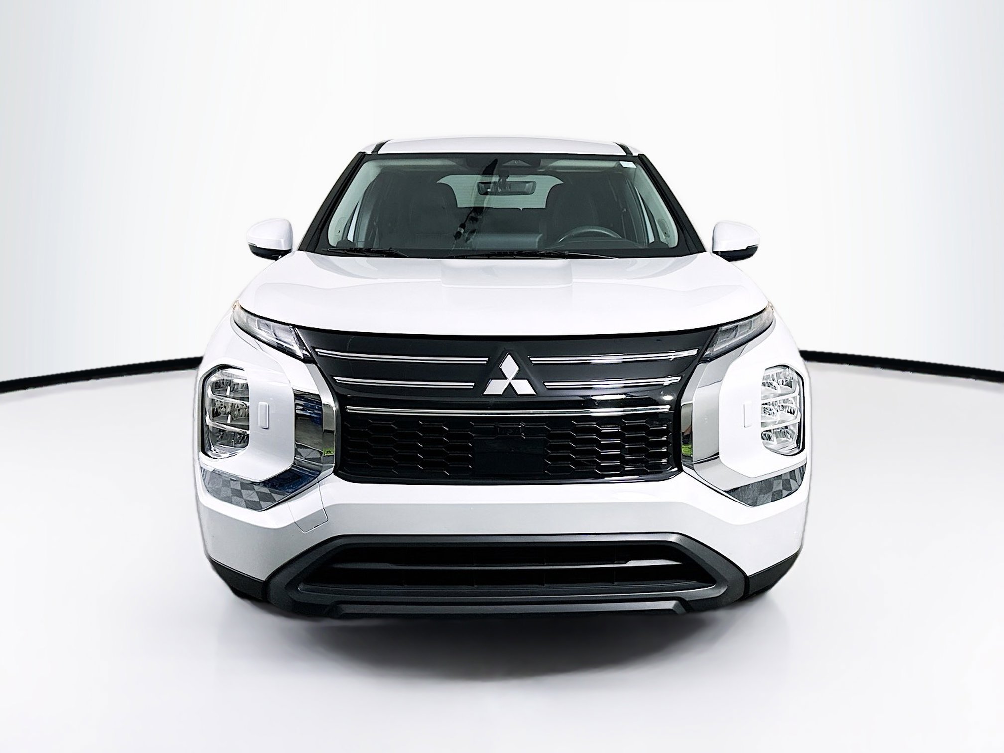 Used 2025 Mitsubishi Outlander ES AWD/4WD image 2
