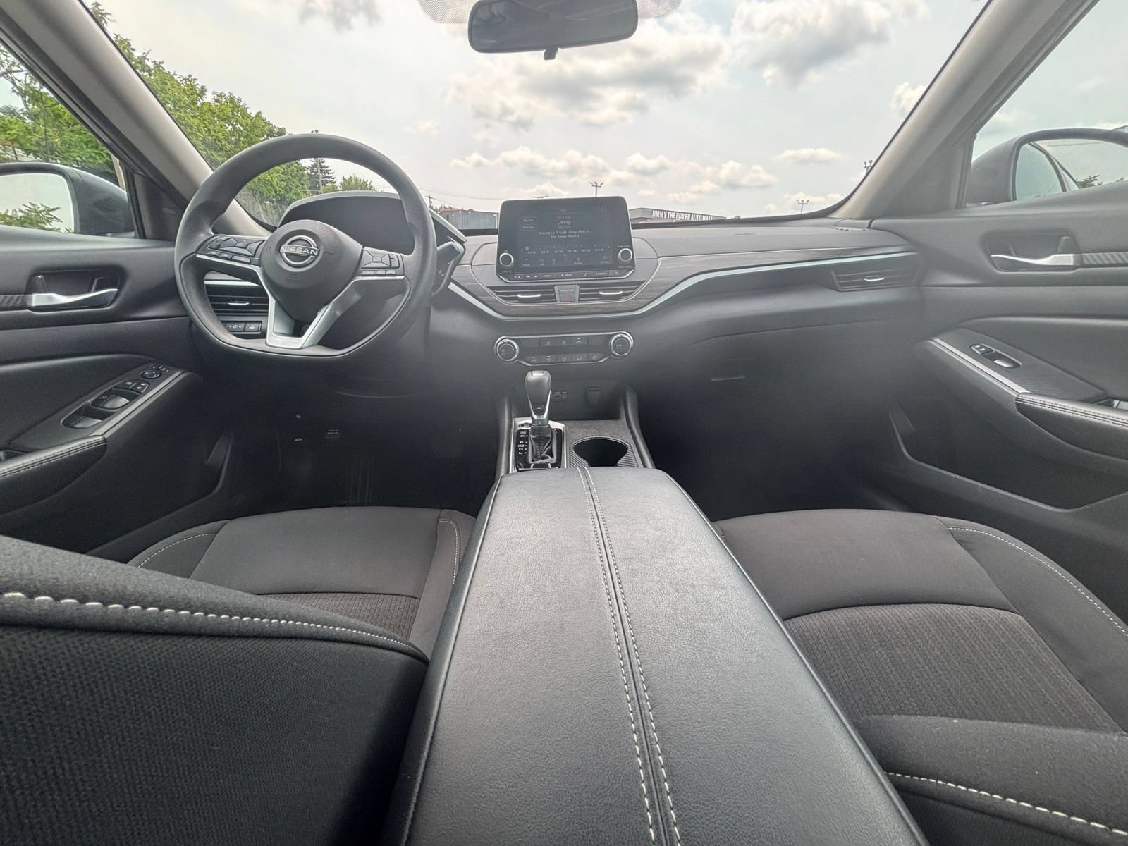 Used 2025 Nissan Altima 2.5 SV FWD image 28