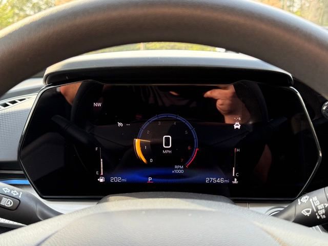 Used 2025 Chevrolet Trax LT FWD image 17