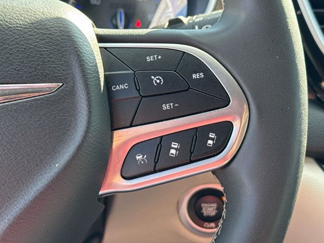 Used 2024 Chrysler Pacifica Touring-L FWD image 26