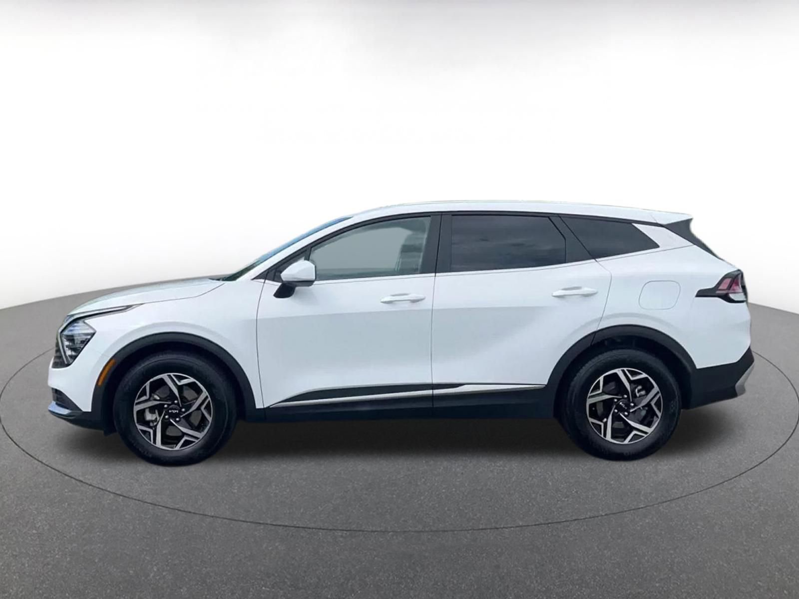 Used 2025 Kia Sportage LX FWD image 9