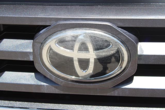 Used 2020 Toyota Tacoma SR5 w/ Technology Package AWD/4WD image 8