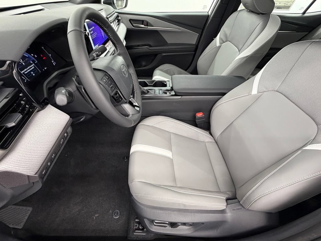 Used 2026 Toyota Camry SE w/ Multimedia Upgrade Package FWD image 17