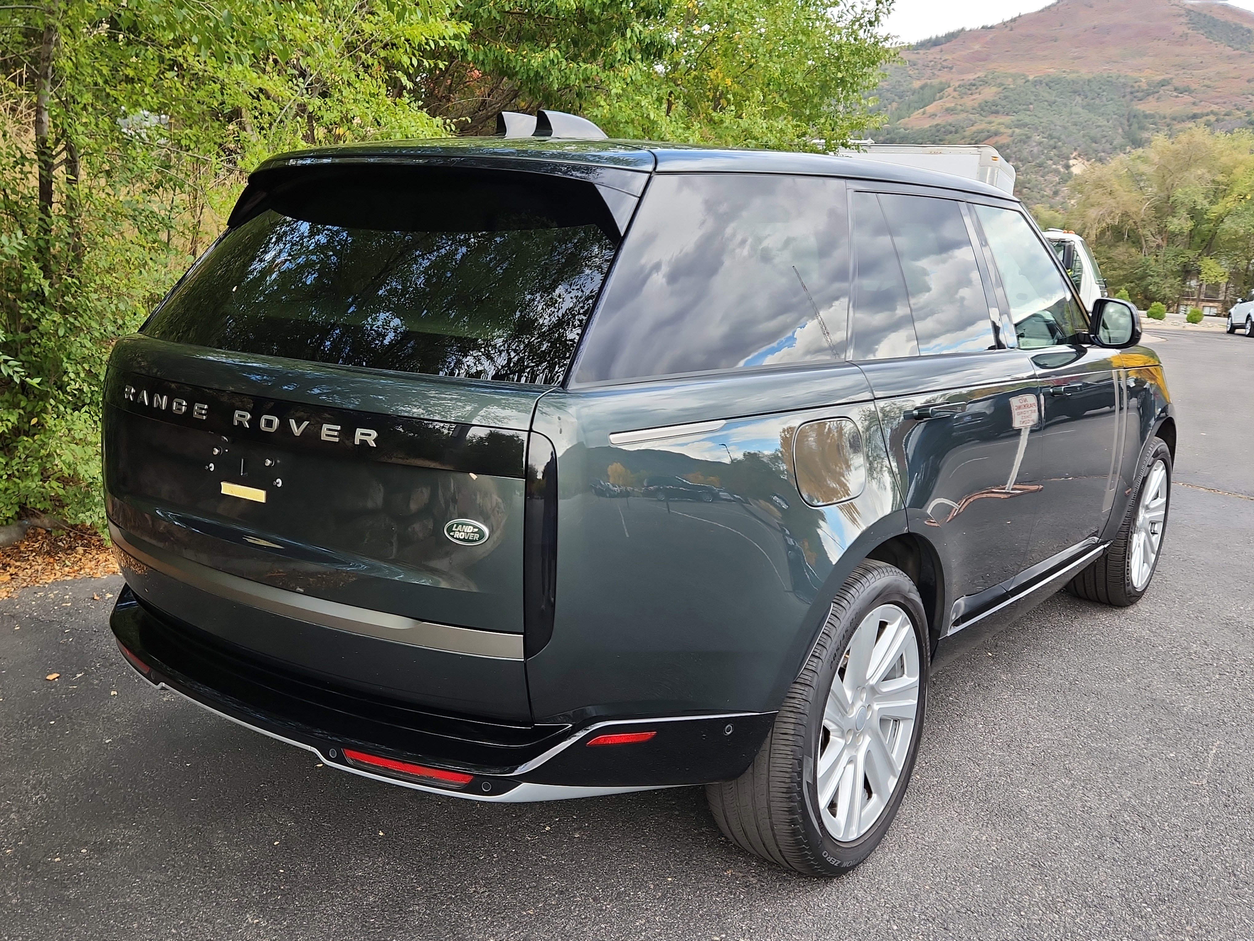 Certified 2023 Land Rover Range Rover SE image 3