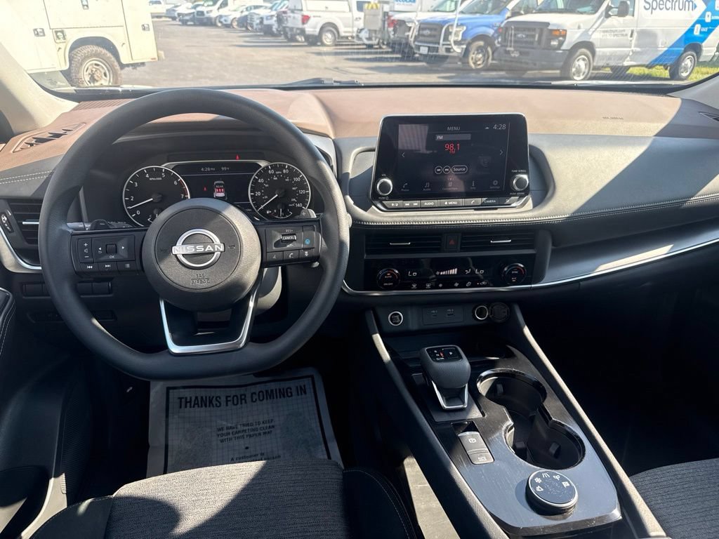 Used 2023 Nissan Rogue SV AWD/4WD image 12