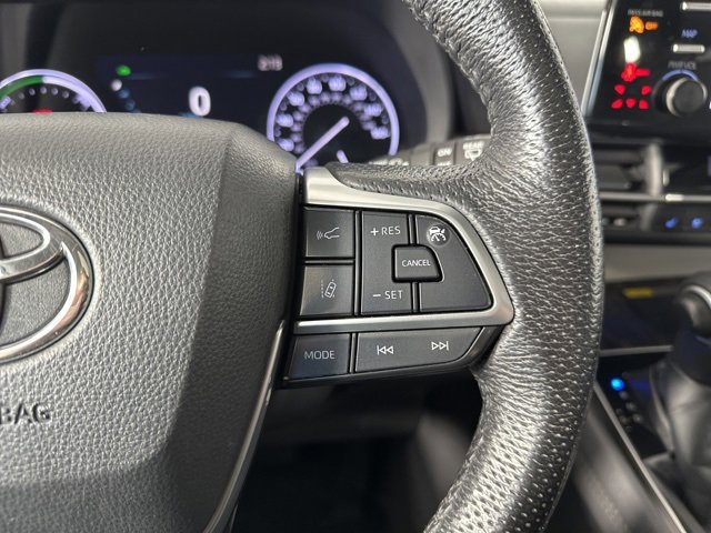 Used 2021 Toyota Sienna Limited image 16