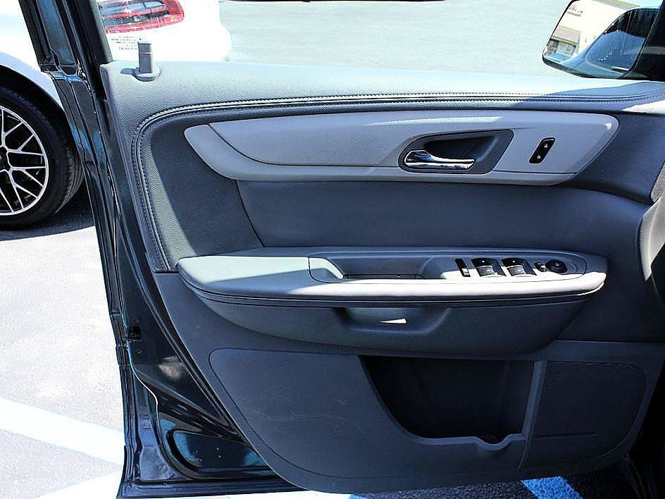 Used 2014 Chevrolet Traverse LS FWD image 9