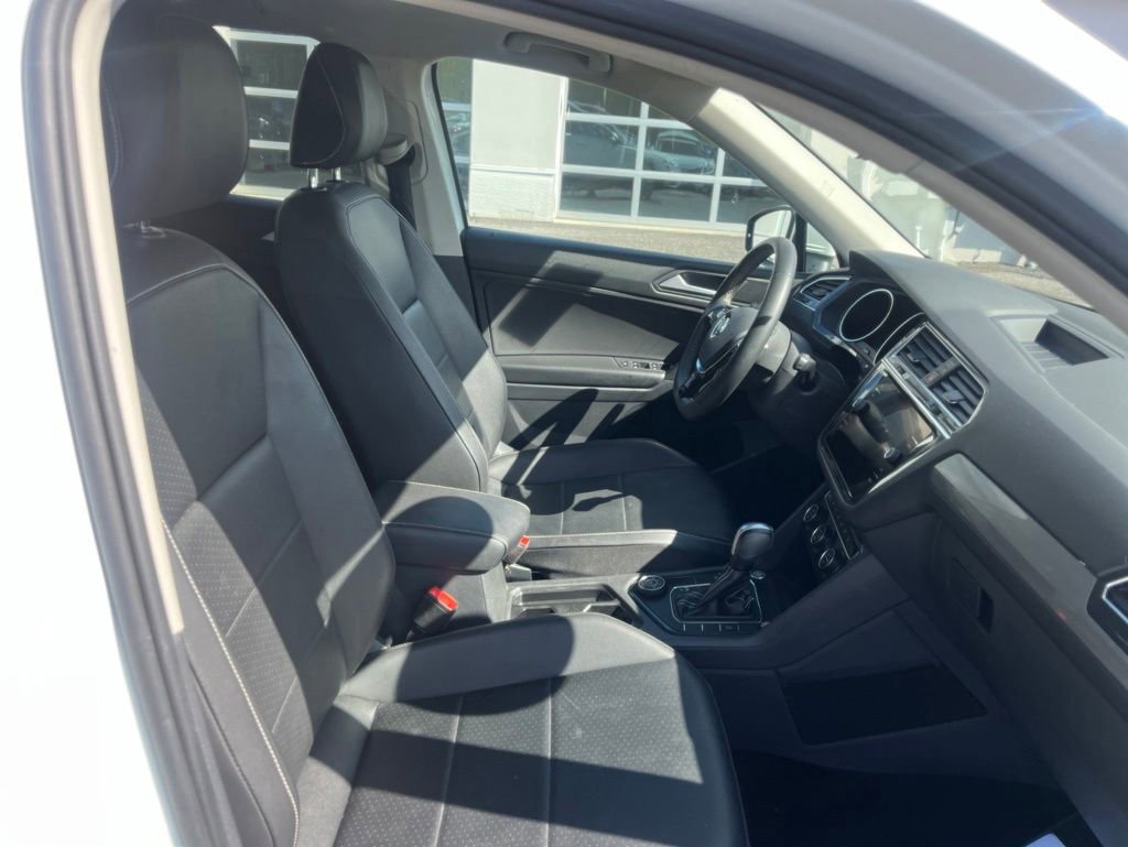 Used 2021 Volkswagen Tiguan SE w/ Panoramic Sunroof Package AWD/4WD image 14