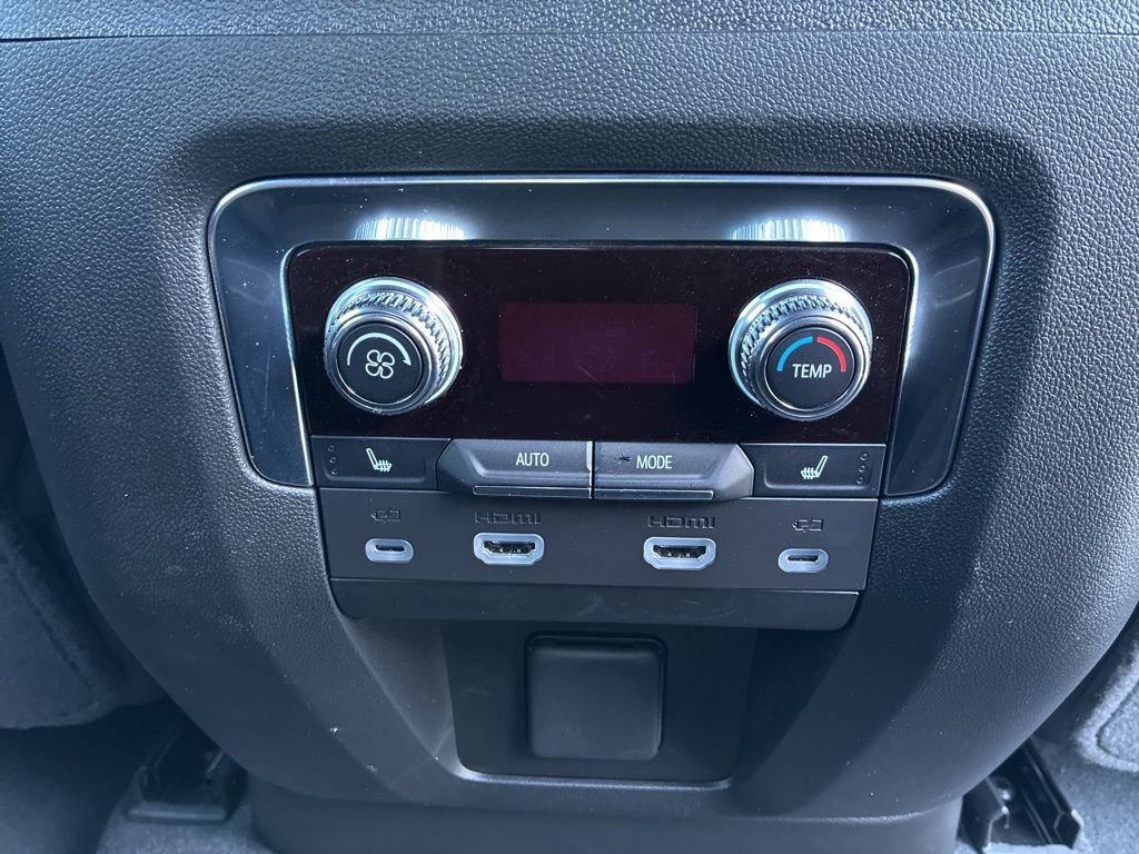 Used 2024 GMC Yukon XL Denali Ultimate image 36