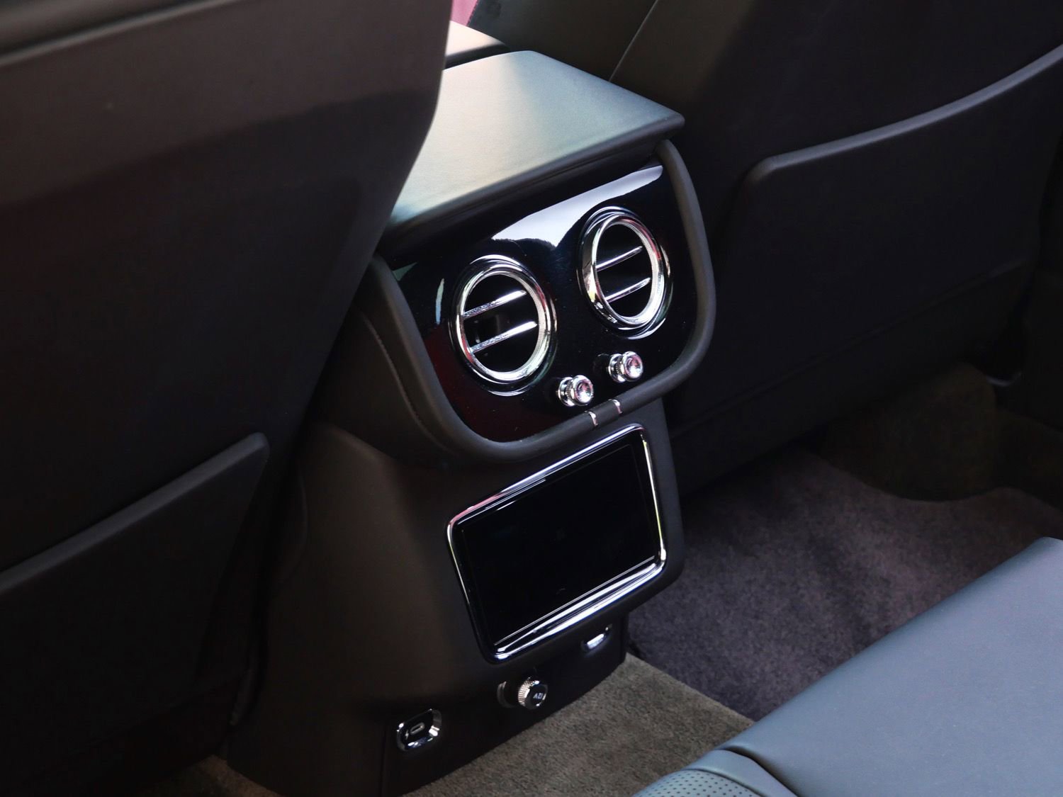 Used 2022 Bentley Bentayga image 21