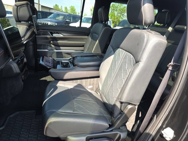 Used 2025 Jeep Grand Wagoneer L Series III w/ Rear Seat Video Group 1 AWD/4WD image 35