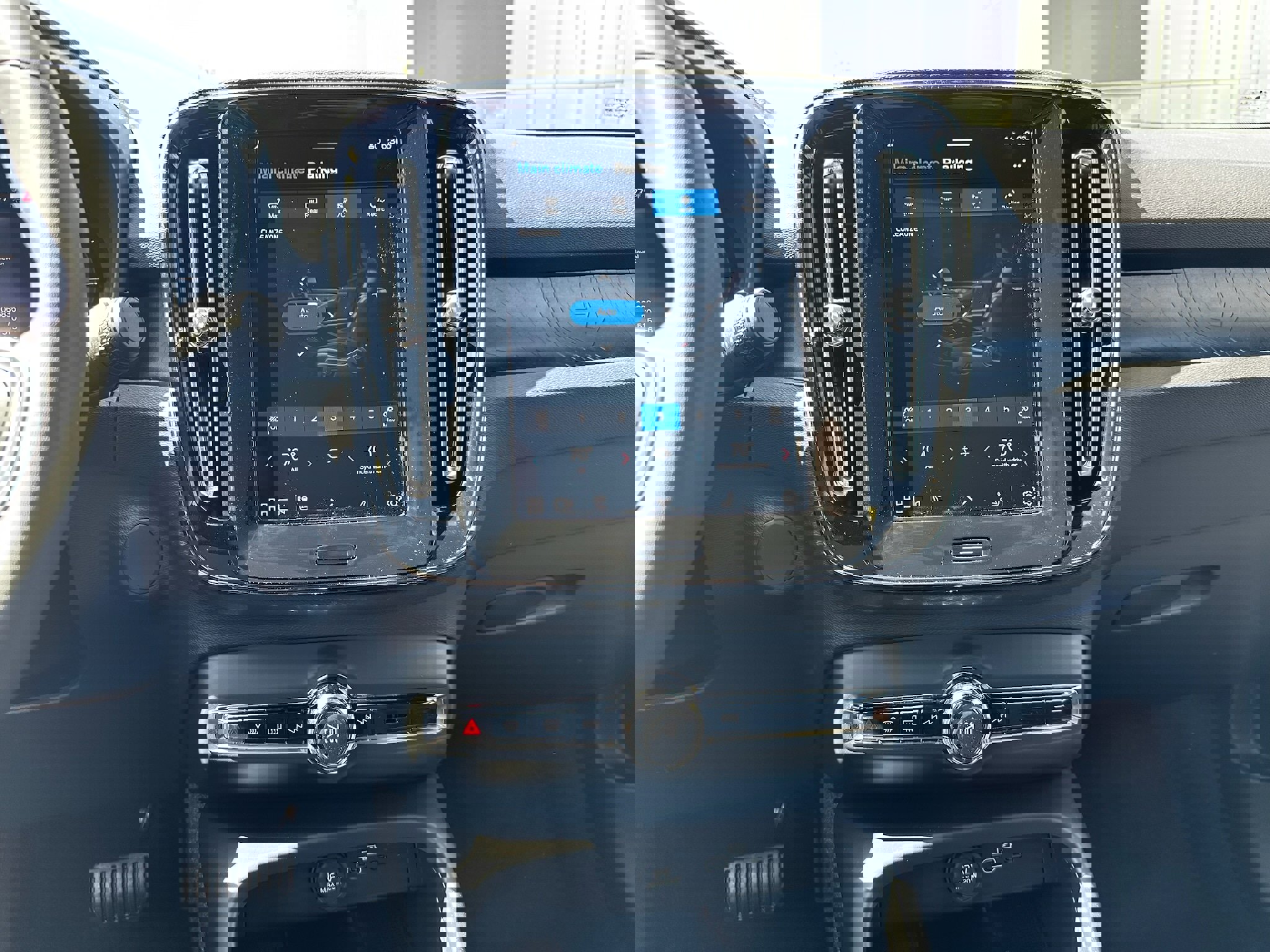 Certified 2024 Volvo C40 Recharge Core w/ Climate Package image 11