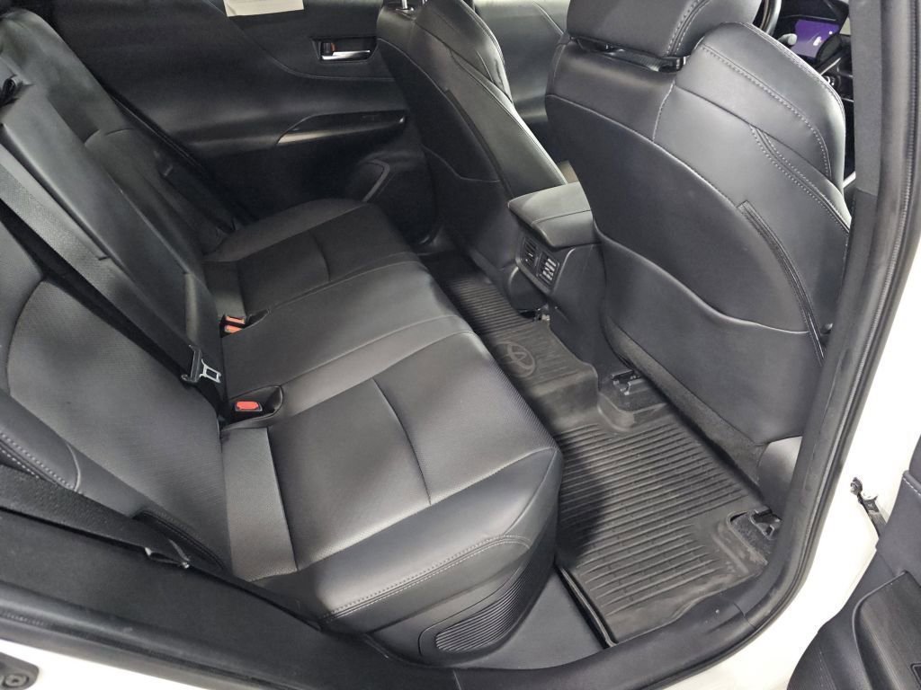 Certified 2021 Toyota Venza XLE w/ Softex Package image 6
