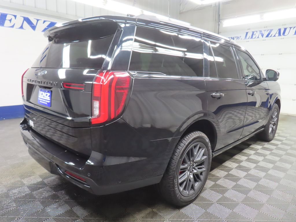 Used 2025 Ford Expedition Platinum w/ Stealth Performance Package AWD/4WD image 5