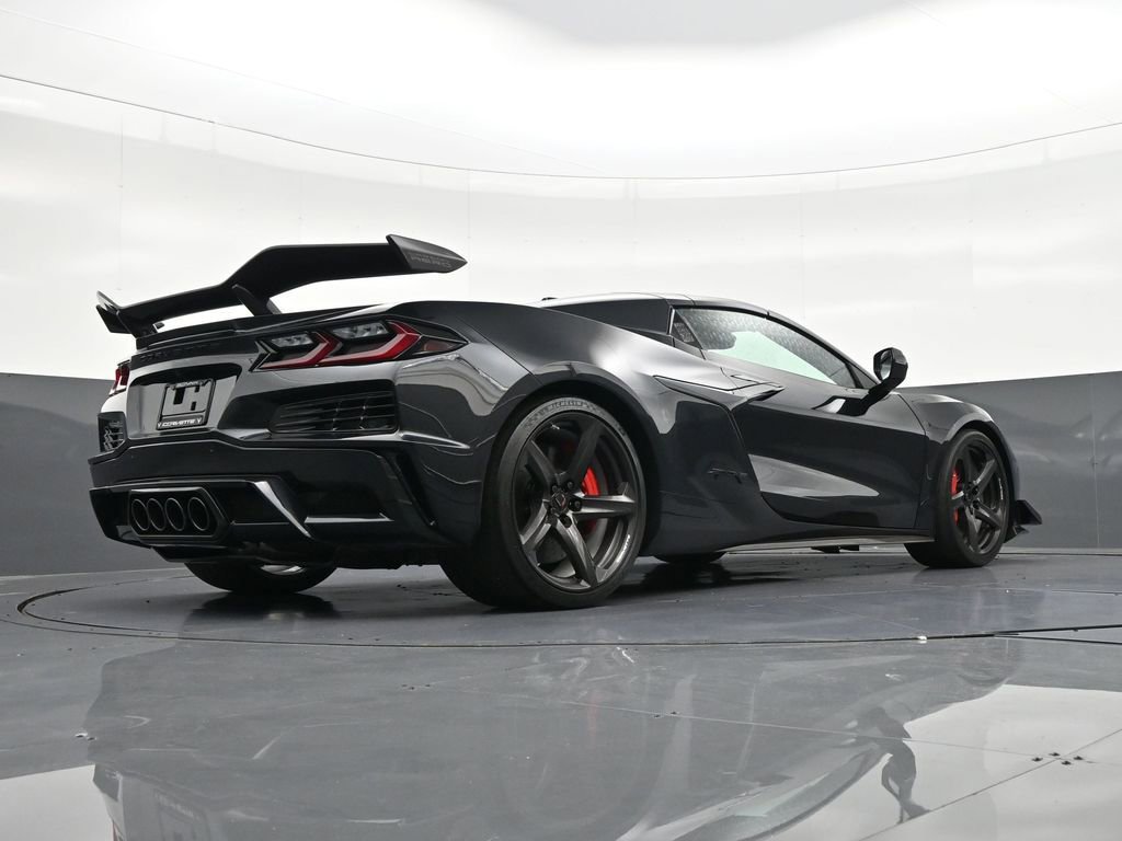 Used 2024 Chevrolet Corvette Z06 w/ Z07 Performance Package image 26