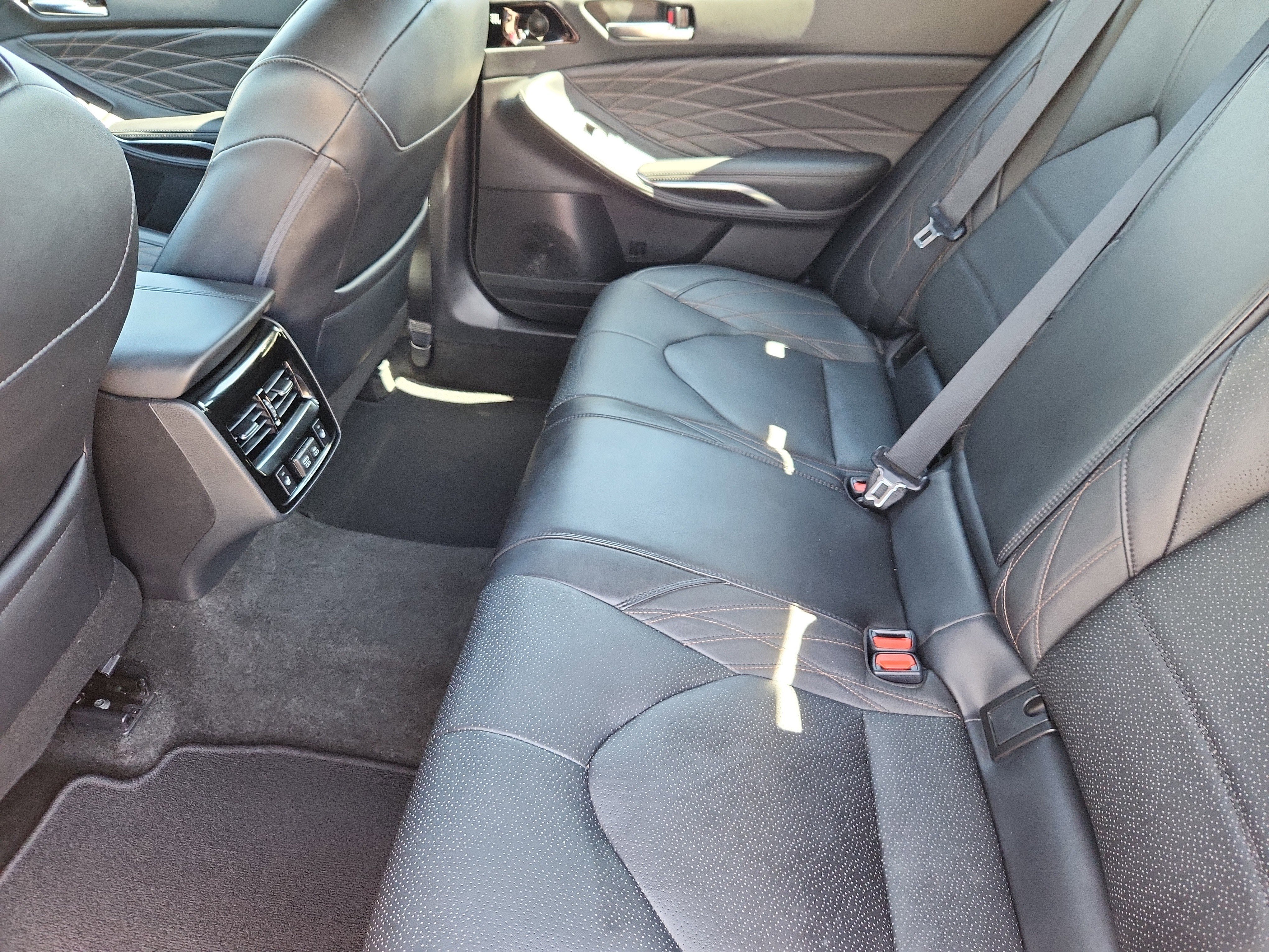Used 2021 Toyota Avalon Limited w/ Advanced Safety Package FWD image 13