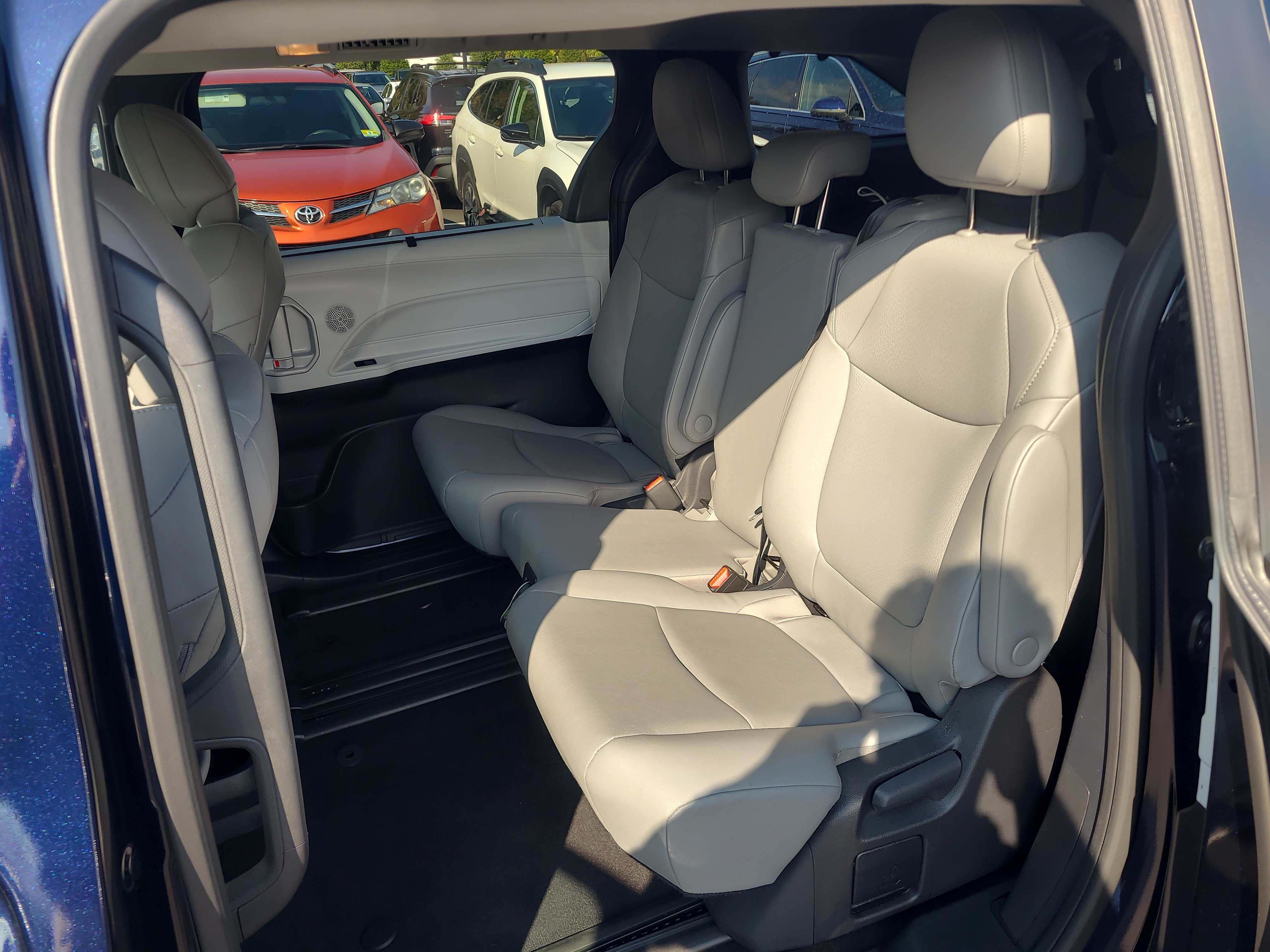 Certified 2026 Toyota Sienna XLE FWD image 28