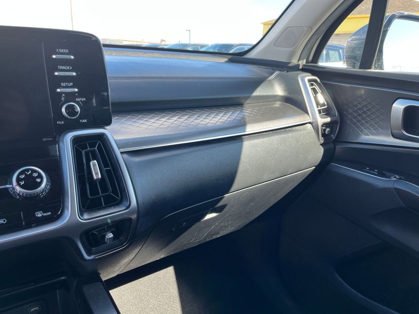 Used 2023 Kia Sorento LX image 36