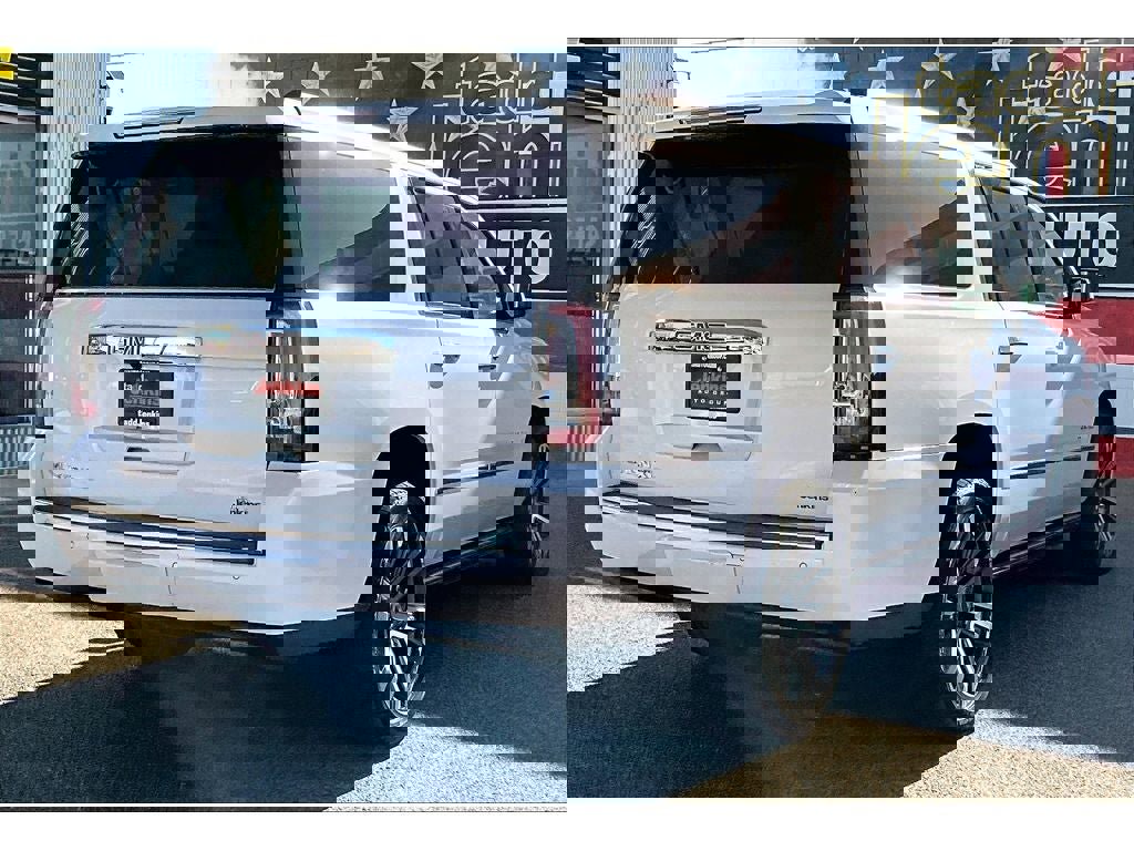 Used 2019 GMC Yukon XL Denali w/ Denali Ultimate Package image 2