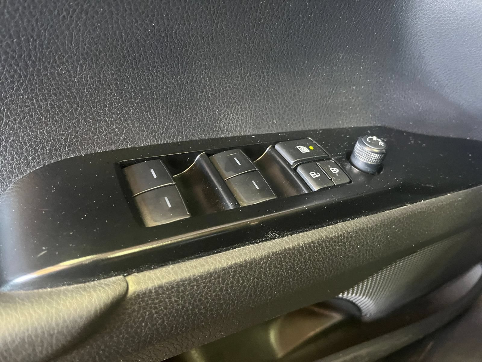 Used 2025 Toyota Camry SE FWD image 18