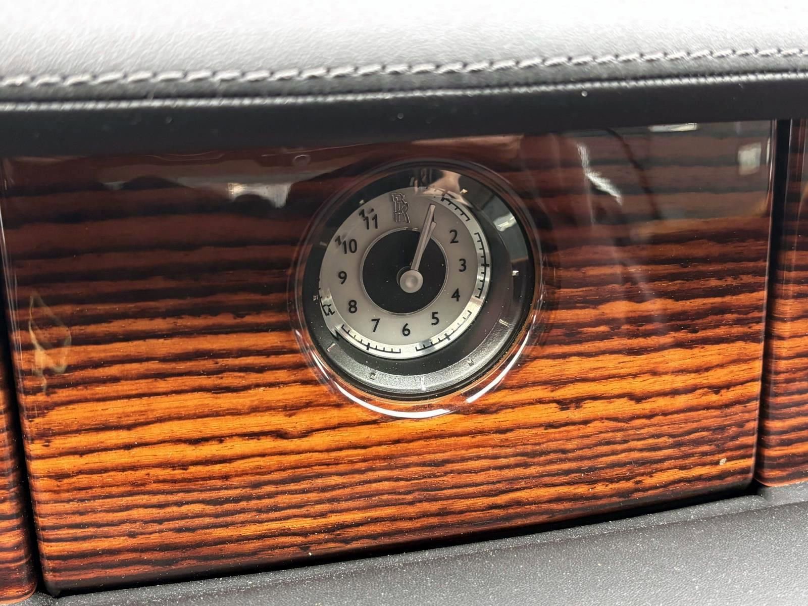 Used 2010 Rolls-Royce Phantom Drophead Coupe image 28