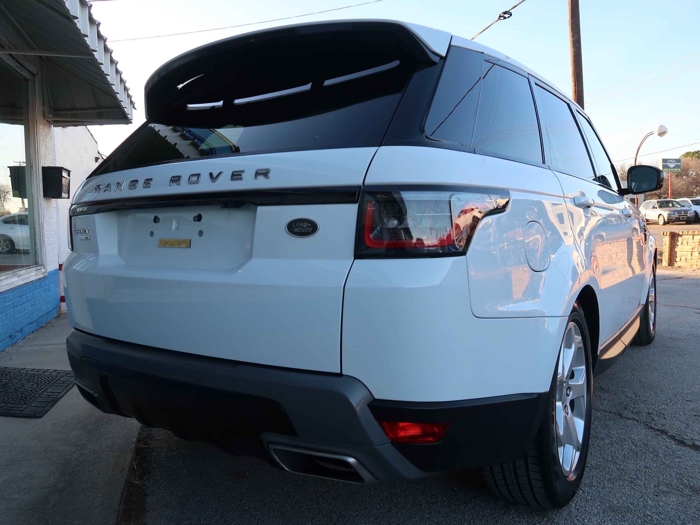 Used 2018 Land Rover Range Rover Sport SE image 8