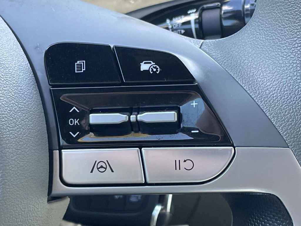 New 2025 Hyundai Elantra SE FWD image 20