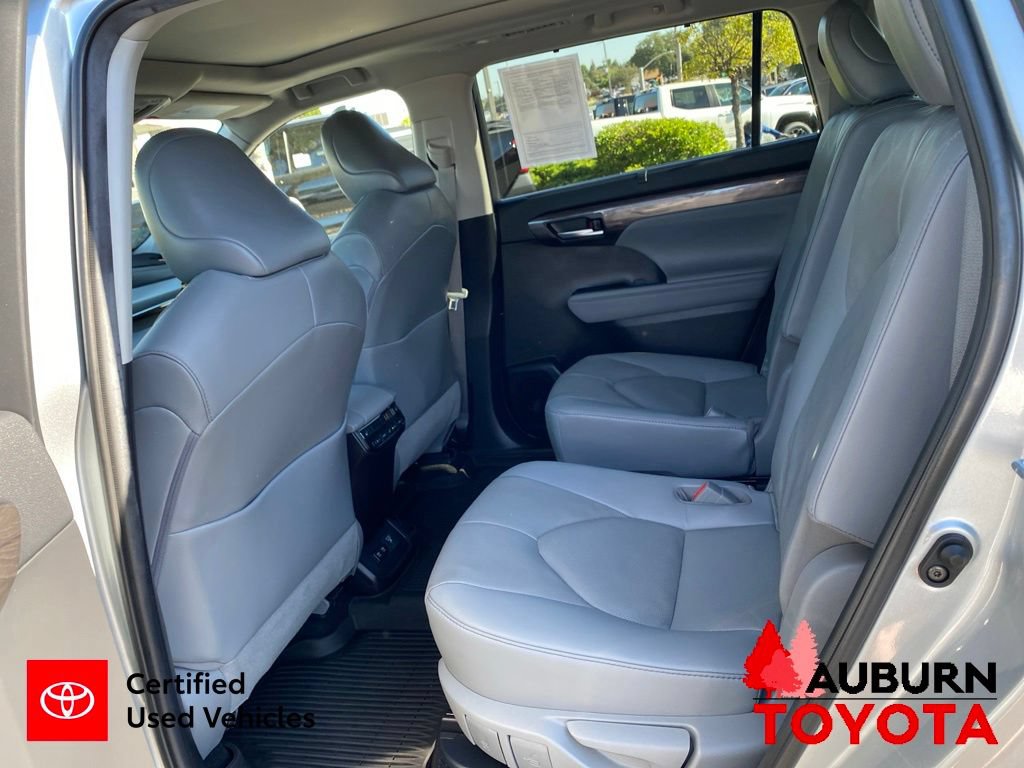 Certified 2021 Toyota Highlander Platinum AWD/4WD image 32