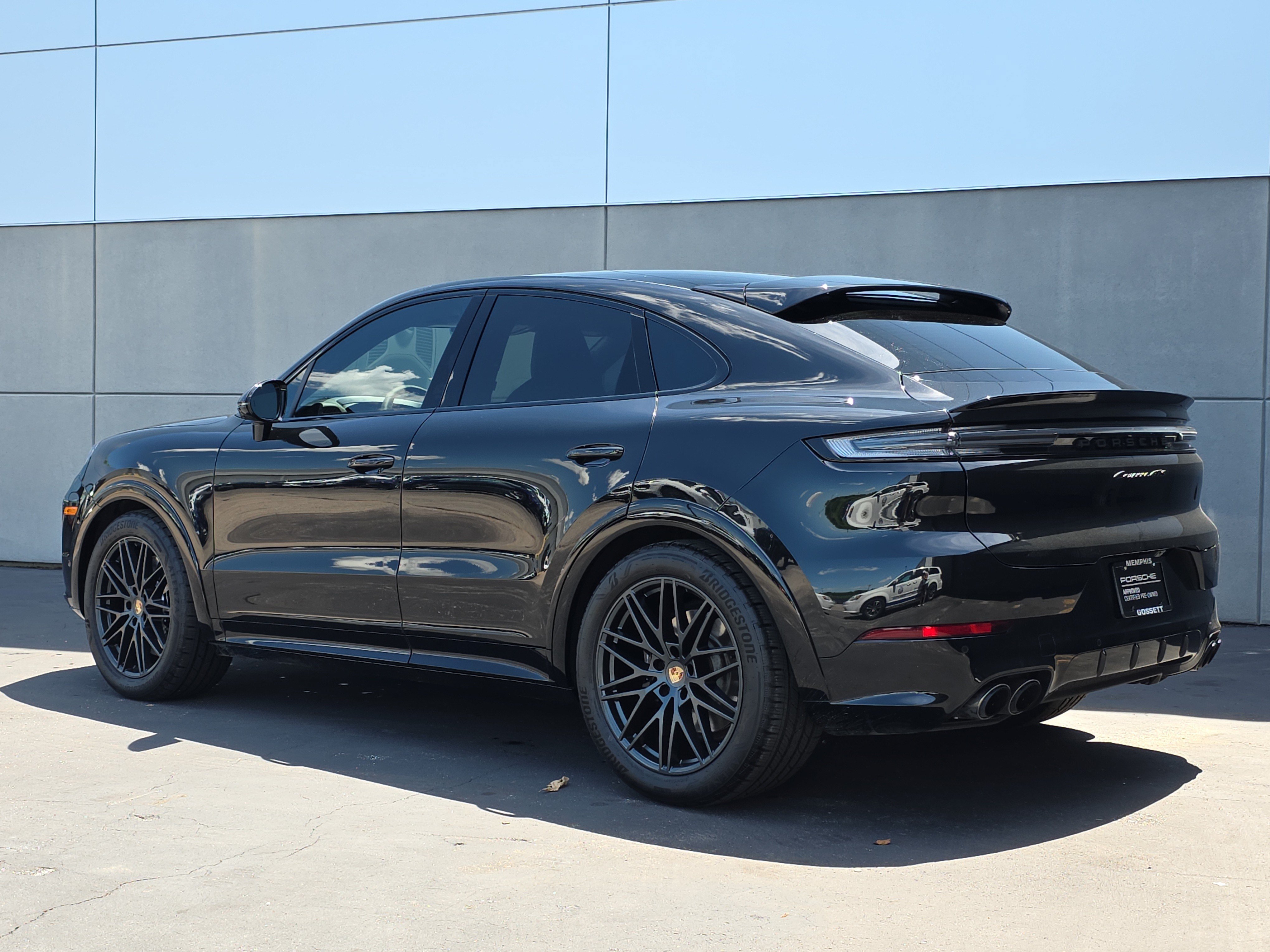 Used 2025 Porsche Cayenne GTS AWD/4WD image 3