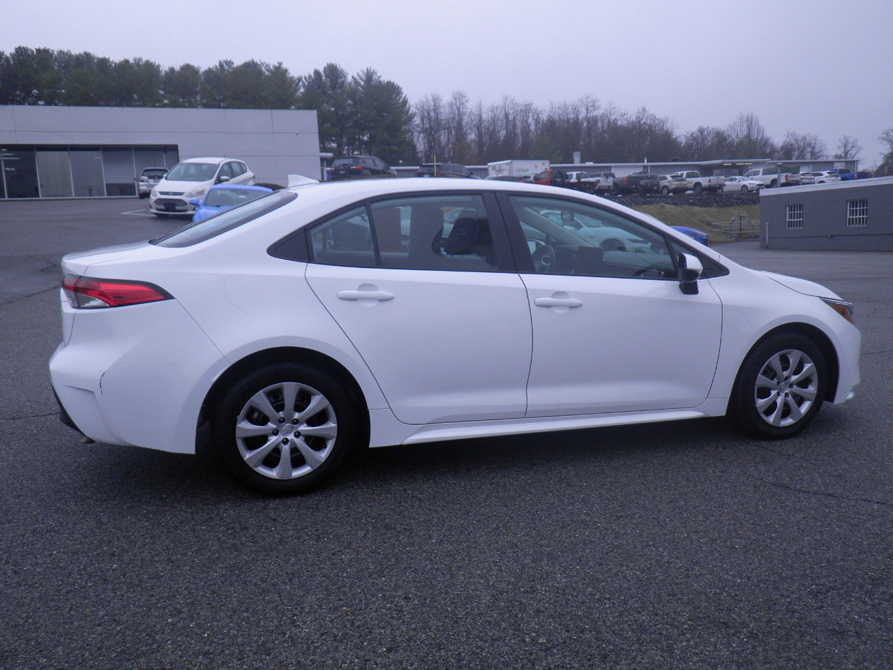 Used 2025 Toyota Corolla LE FWD image 7