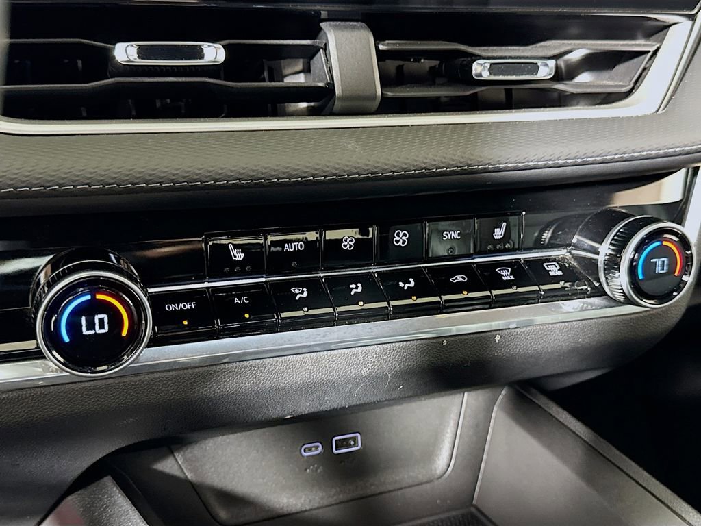 Used 2025 Chevrolet Equinox LT w/ Convenience Package II image 14