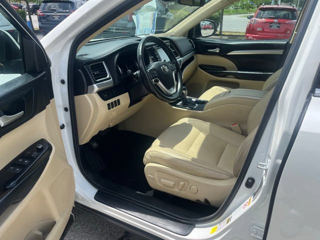 Used 2018 Toyota Highlander XLE AWD/4WD image 13