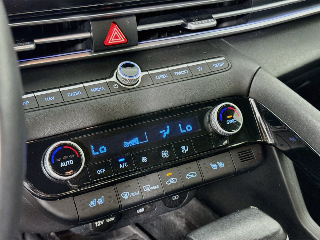 Certified 2025 Hyundai Elantra Limited FWD image 16