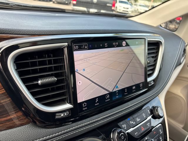 Used 2024 Chrysler Pacifica Limited FWD image 23