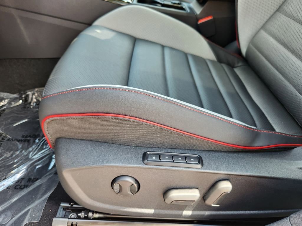 New 2025 Volkswagen GTI SE image 7