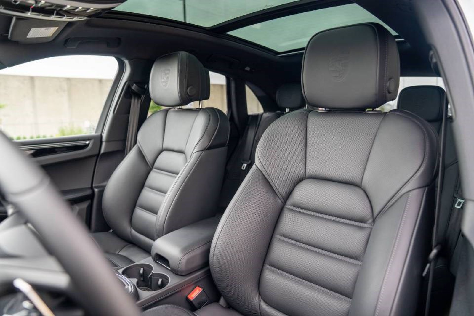 New 2026 Porsche Macan Turbo AWD/4WD image 5