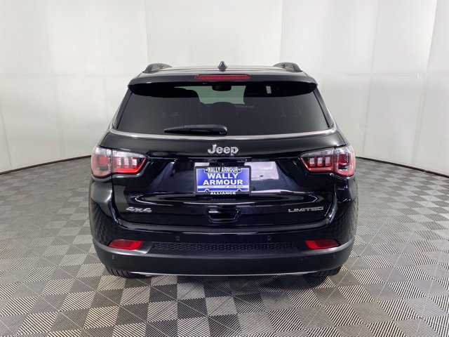 Used 2023 Jeep Compass Limited w/ Sun and Sound Group AWD/4WD image 5
