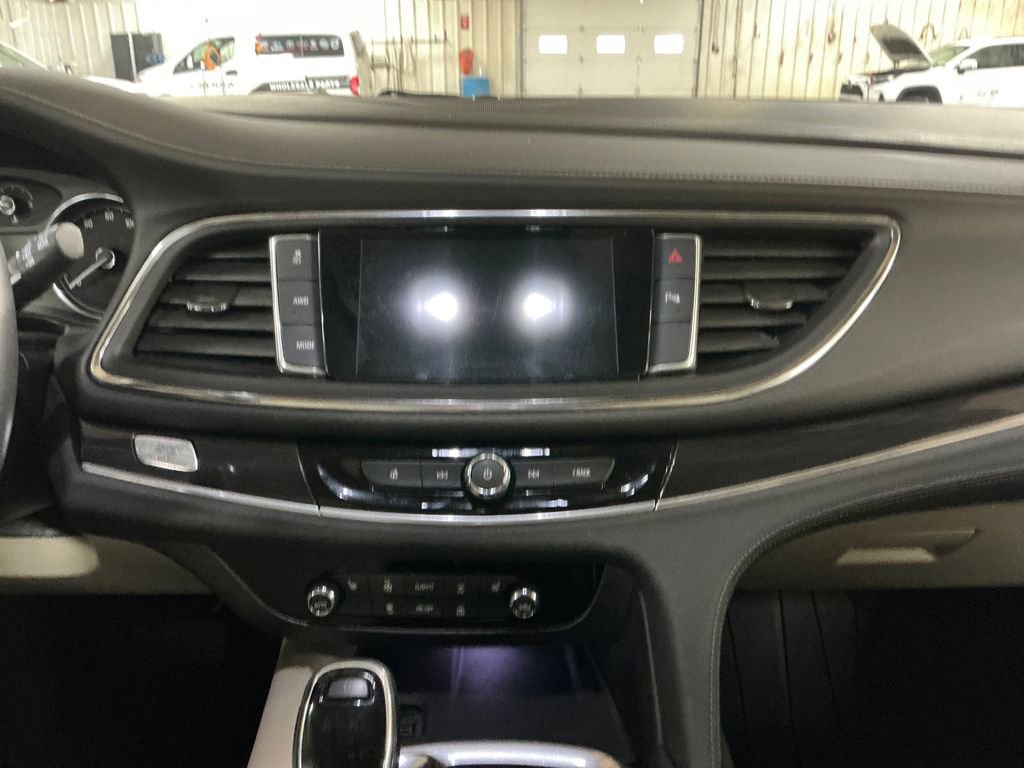 Used 2021 Buick Enclave Essence w/ Sound and Sites Package AWD/4WD image 19