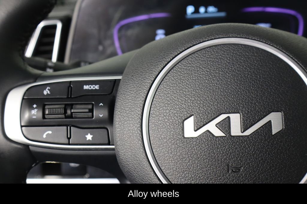 Used 2025 Kia Sportage EX image 8