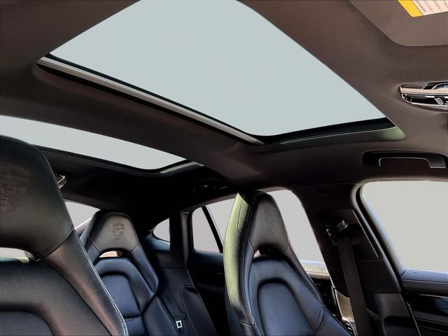 Used 2021 Porsche Panamera RWD image 28